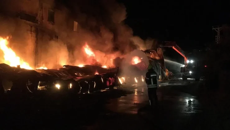 Erdemli’deki Narenciye Paketleme Tesisi Yangını Söndürüldü